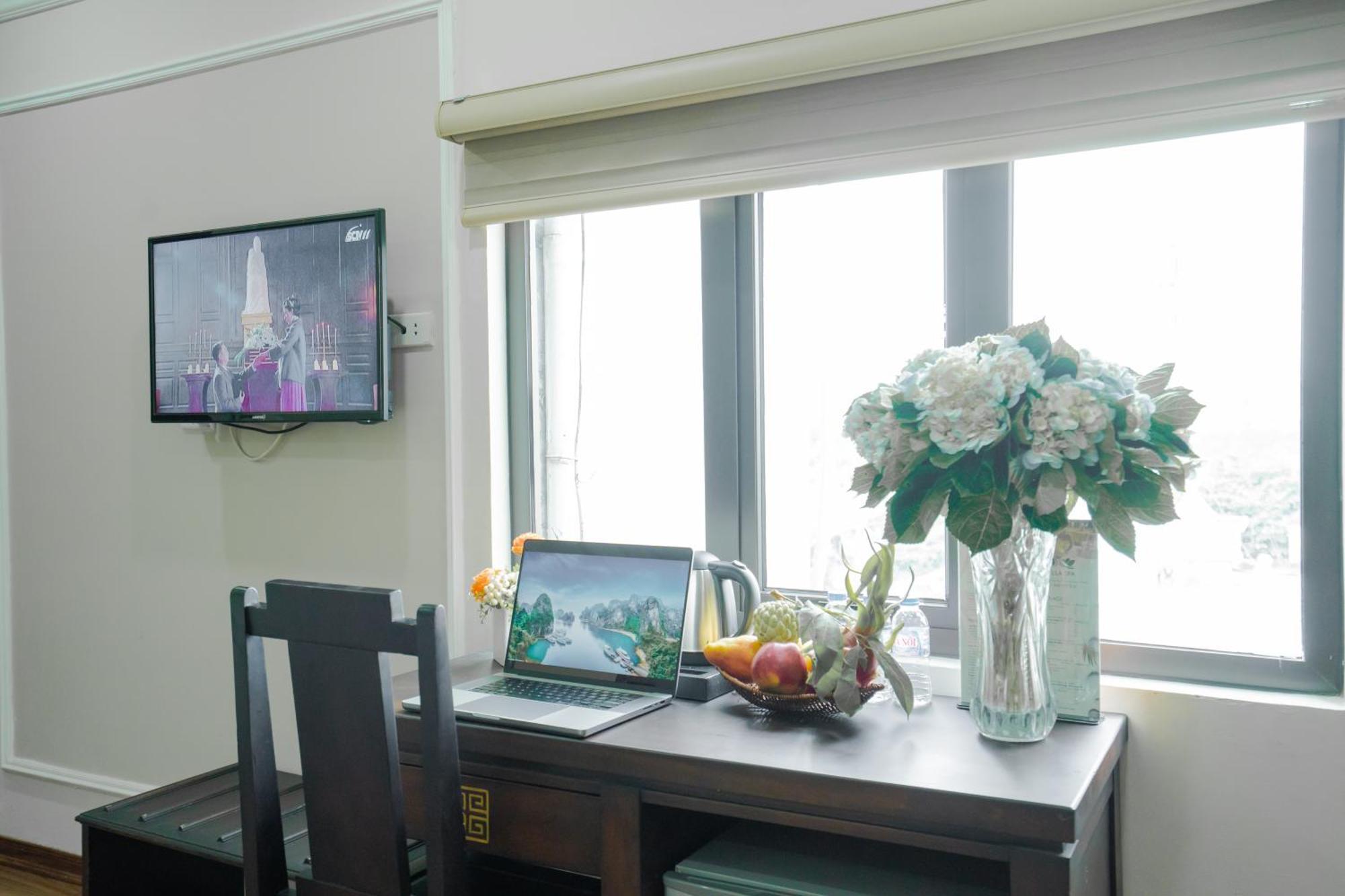Ha Noi Lake View Hotel & Travel Hanoi Exterior foto